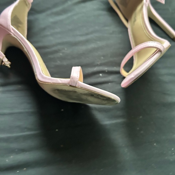 Pink heels. - Picture 4 of 8